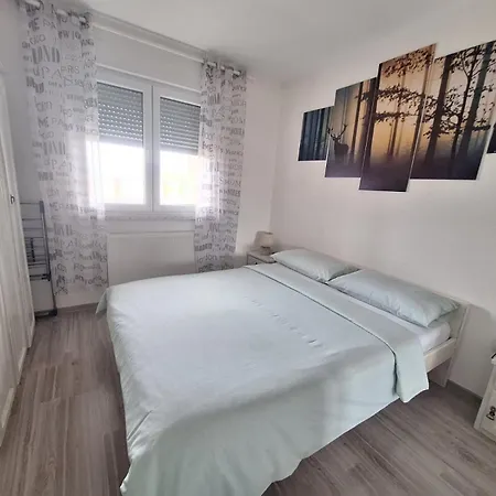 Apartman Lilly Modrica Exterior photo